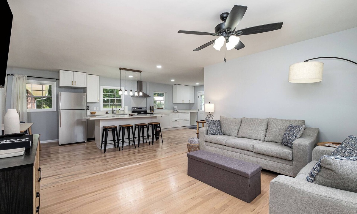 Belmont House | Cozy Belmont Retreat: Charming 3-Bedroom Haven!