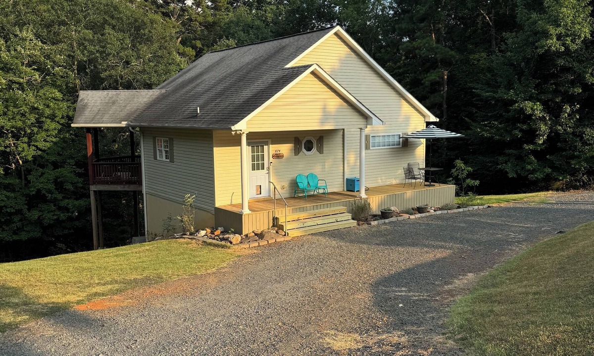 Mount Gilead House | Cozy Cottage near Lake Tillery, Uwharrie Forest. Bring boat or kayaks!