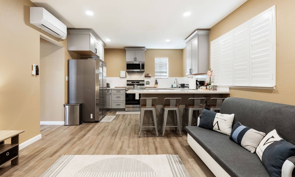 Santa Clarita House | Cozy Santa Clarita Cottage Near Lake & Attractions