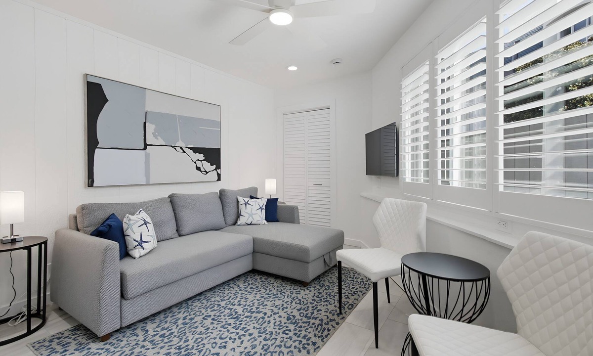 Crown Point Condo | Crown Point Jewel * Steps to Bay * Ground Level