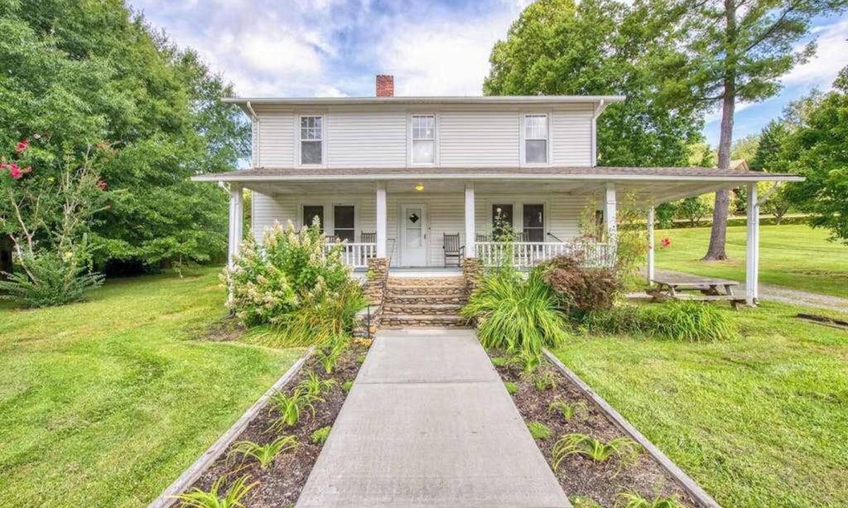 Lake Junaluska House | Delightful Family-Friendly Home W/Free WiFi and Pool - Dogs OK