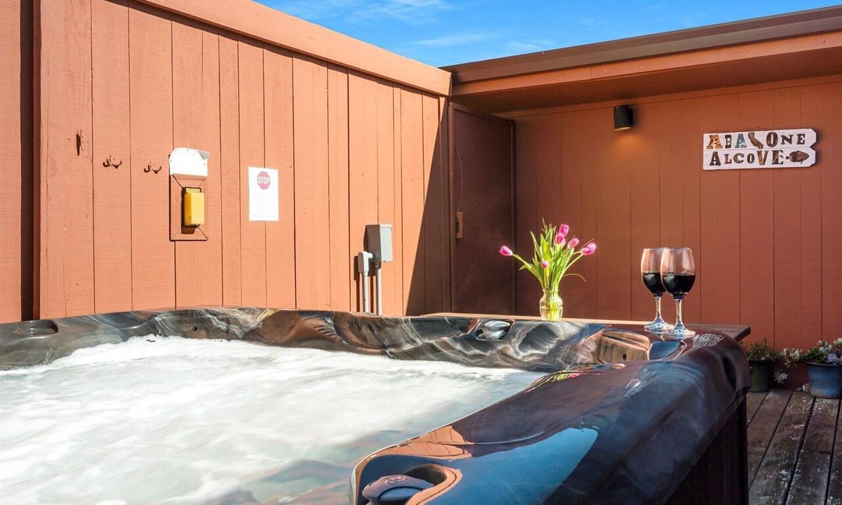 Dillon Beach House | Dillon Beach! Ocean VIEW~Hot Tub~Dogs OK~Game Room~Abalone Alcove