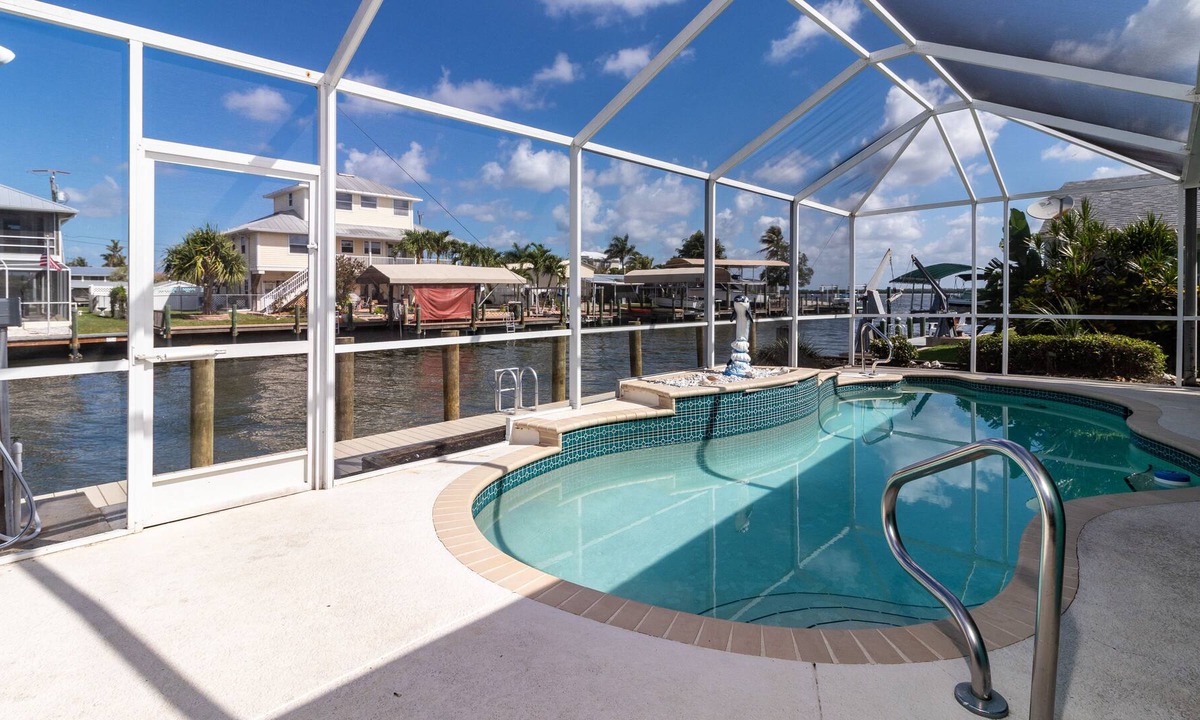 Matlacha House | Direct Gulf-access home w/electric-heated pool, bikes & kayaks! - Casa Hightide