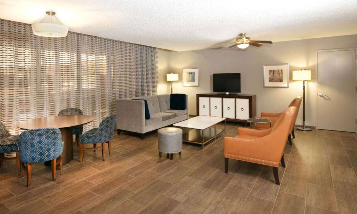 Bloomington Hotel | Doubletree by Hilton Bloomington - Minneapolis South