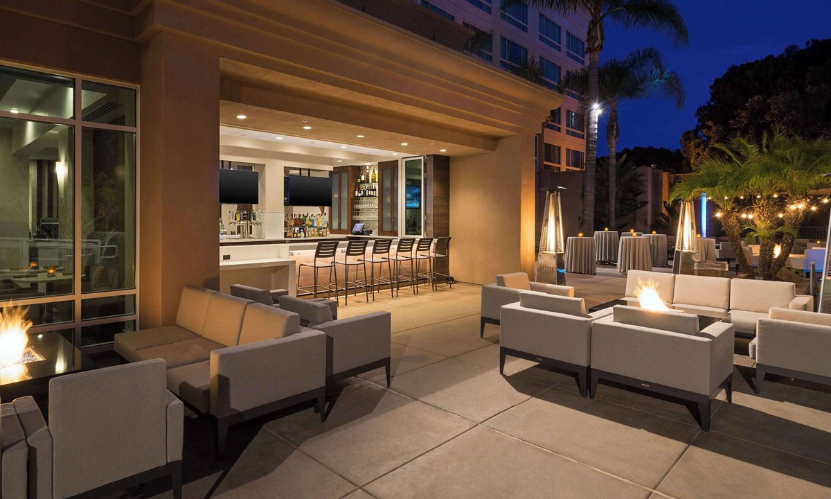 Carmel Valley Hotel | DoubleTree by Hilton San Diego - Del Mar
