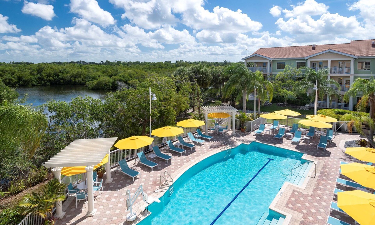North Naples Hotel | DoubleTree Suites by Hilton Naples