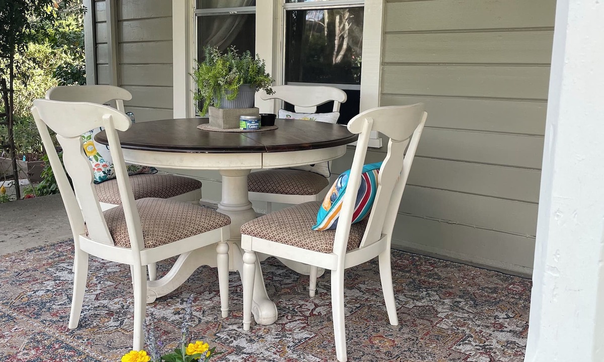 Boonville House | Downtown Boonville Vintage Farmhouse