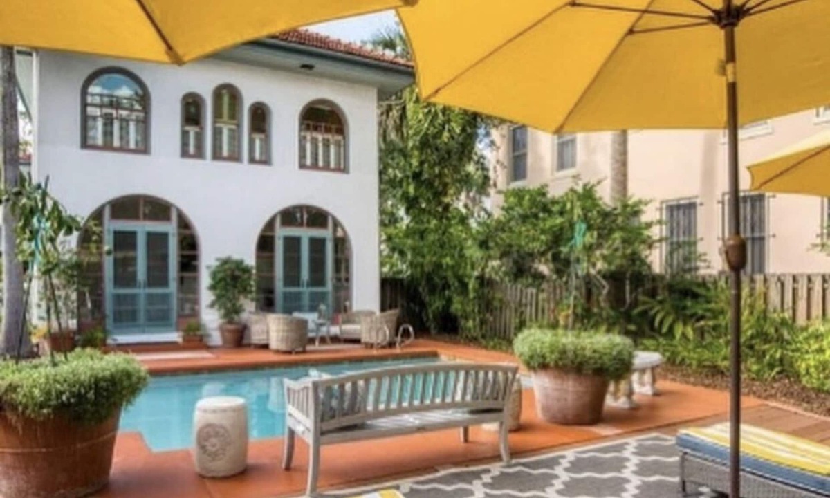 Downtown Historic District House | Estate of Valencia. Historic 9+BR’s in St. Augustine, 2 lux pools 3 kitchens