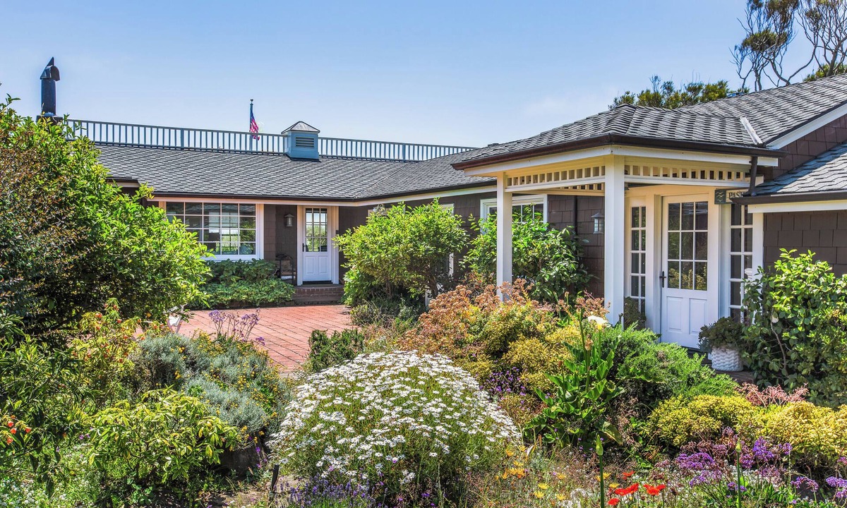 Stinson Beach House | Fabulous Oceanfront Family Home in Seadrift