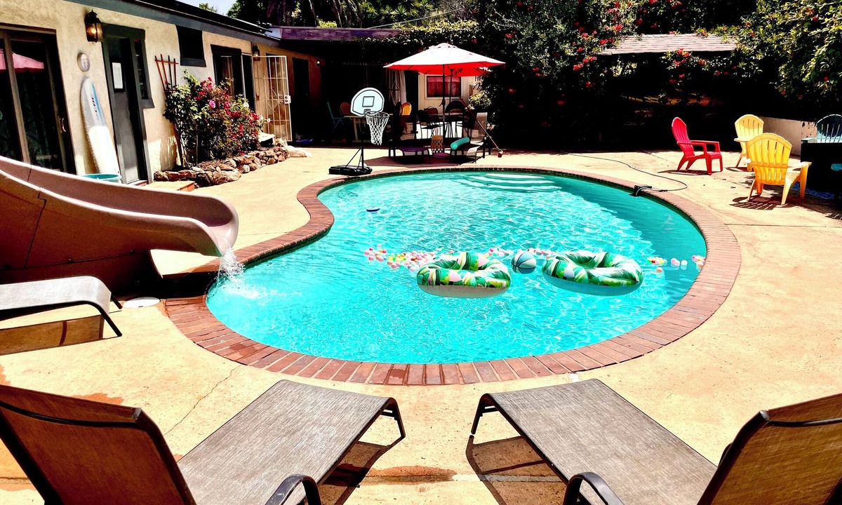 Spring Valley House | Family friendly oasis! Pool, trampoline, walkable cafe, close to airport & beach