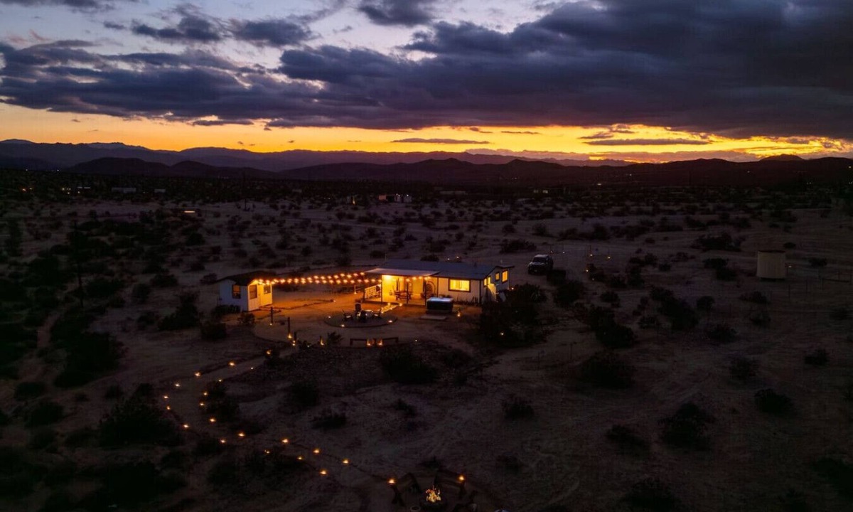 Twentynine Palms House | Friendship House - Hot Tub - Stargazing - Views