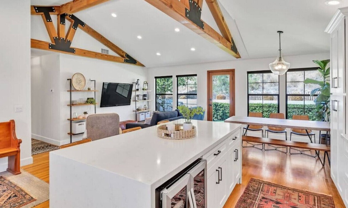 Allied Gardens House | Fully Remodeled Mid Century Modern 3/2 Home