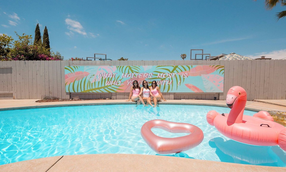 Rolando Village House | Girls & Family Trip+Pool+beauty bar, San Diego
