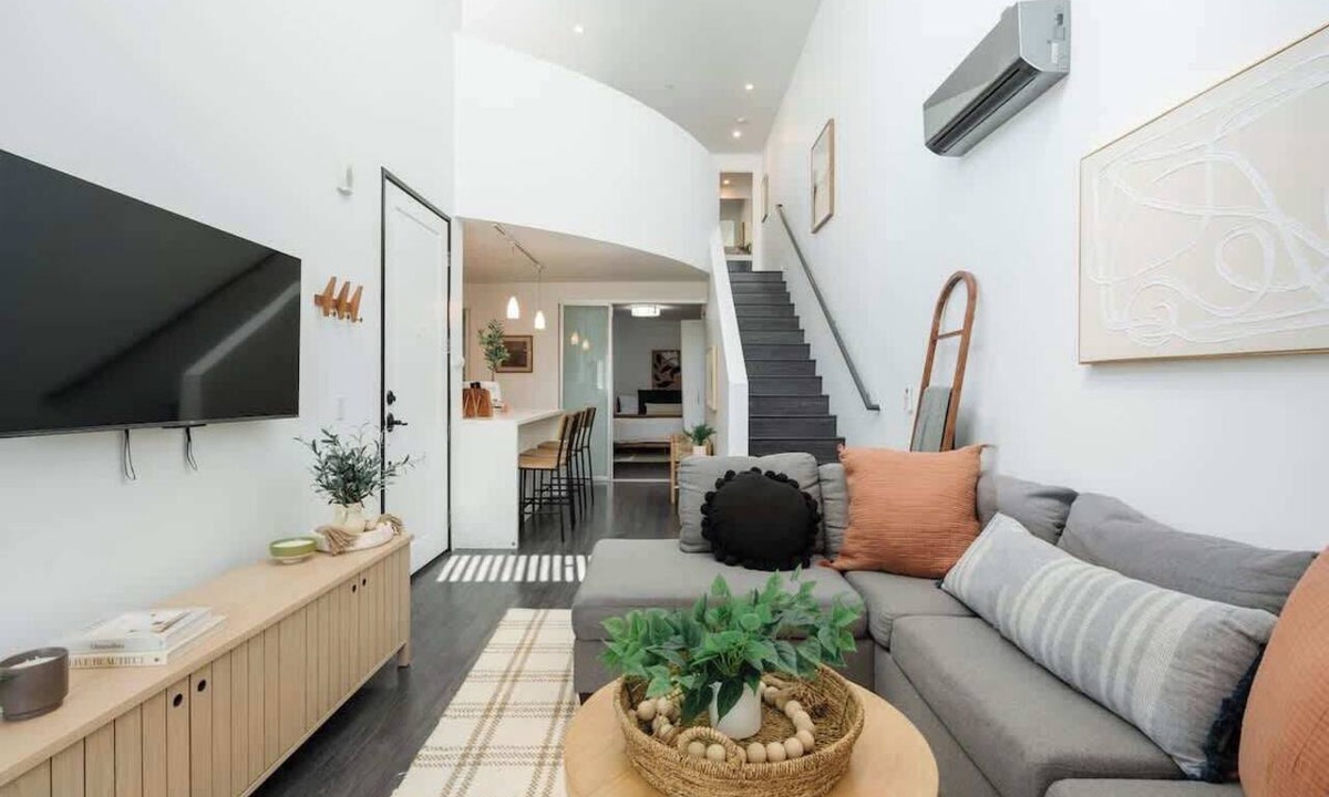 Little Italy Apartment | Glamorous Little Italy Apt w/Rooftop Deck & Views