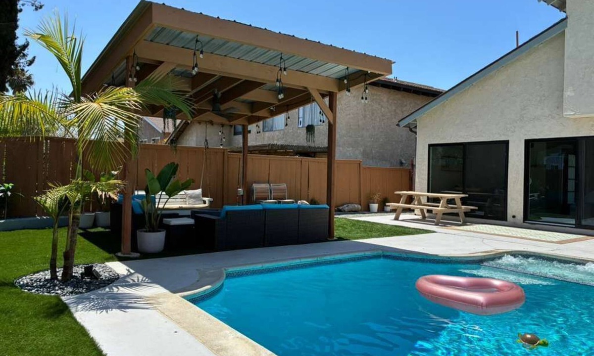 Tierrasanta House | Heated Pool+Gazebo+Optional Private Suite. Up to 16 guests!