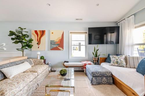 South Belmont House | Historic Belmont Home - Short Term or Monthly Stays - Extended Work Trips