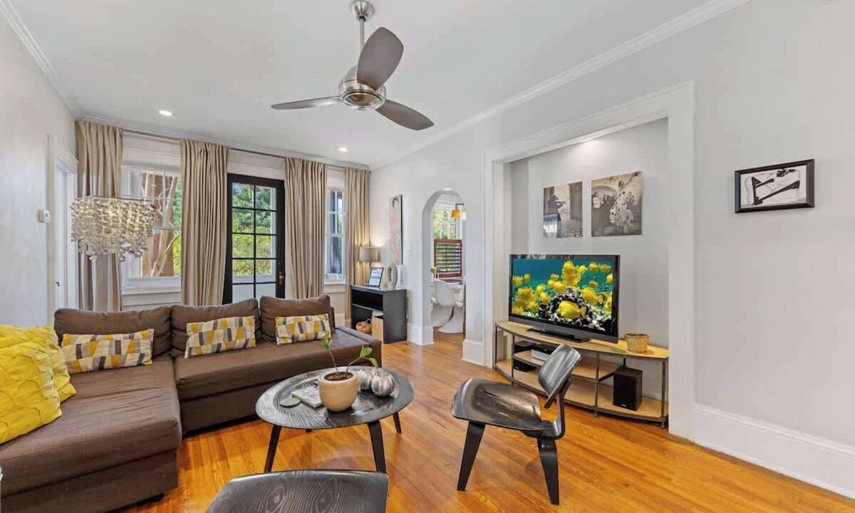 Cherry Condo | Historic Myers Park 2BR · First Floor · Private Porch near Uptown