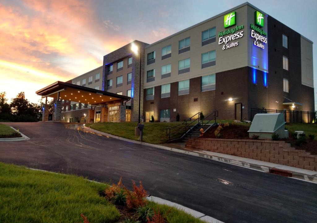 University Place Hotel | Holiday Inn Express & Suites - Charlotte NE - University Area by IHG