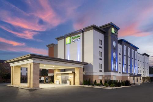 Bedford Hotel | Holiday Inn Express Toledo North by IHG