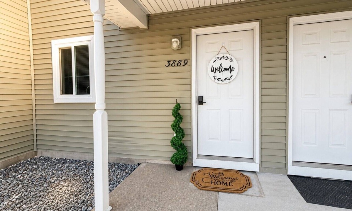 Holiday Hills Villa | Holiday Village Townhomes – 3889