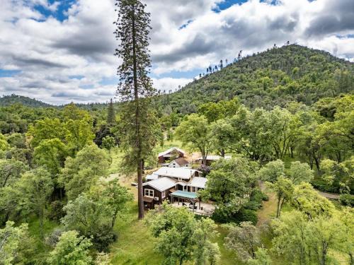 Midpines House | Homestead Ranch near Yosemite with Animals & Fresh Eggs
