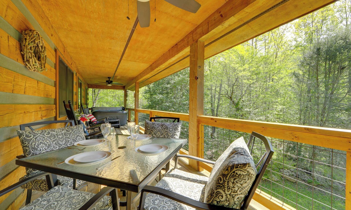 Cherokee Cabin | Hot Tub & Fire Pit! Creekfront Bryson City Cabin