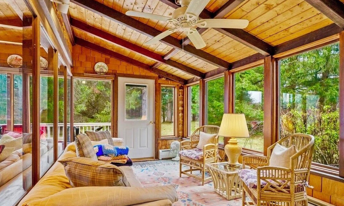 Valatie House | Hudson Valley 10 Bedroom Compound with pond and tennis court