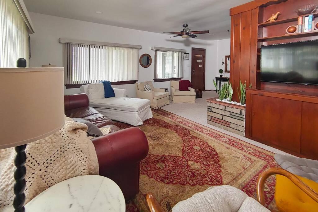Manistee House | Huge historic, w/large yard & close to beach