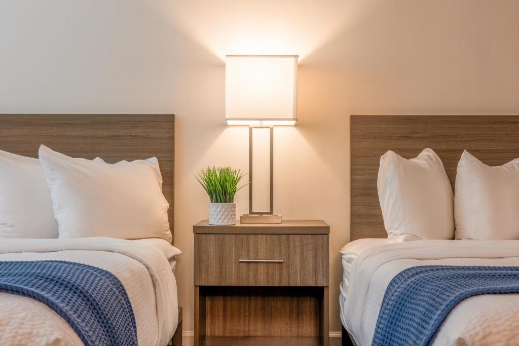 Moss Landing Hotel | Inn At Moss Landing Point