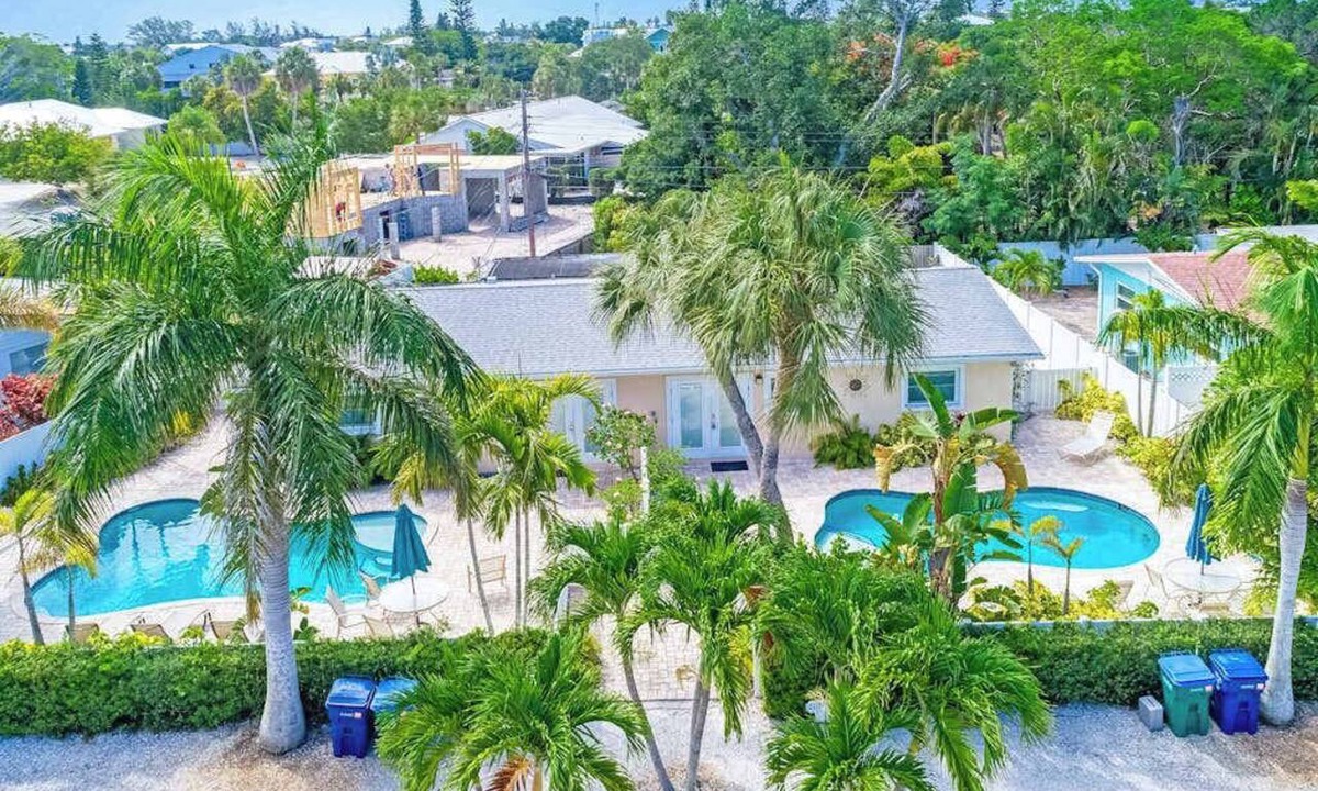Holmes Beach Villa | Island villa with heated private pool, tranquil courtyard, easy beach access