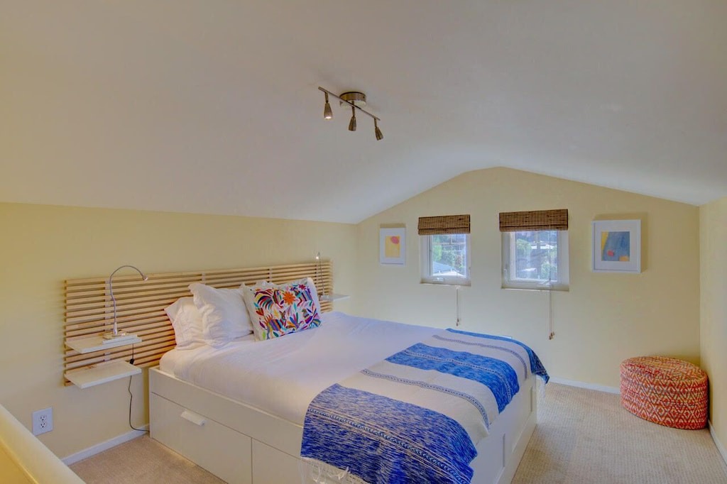 Kensington Cabin | Kensington Cottage/Near Downtown, Zoo and beaches