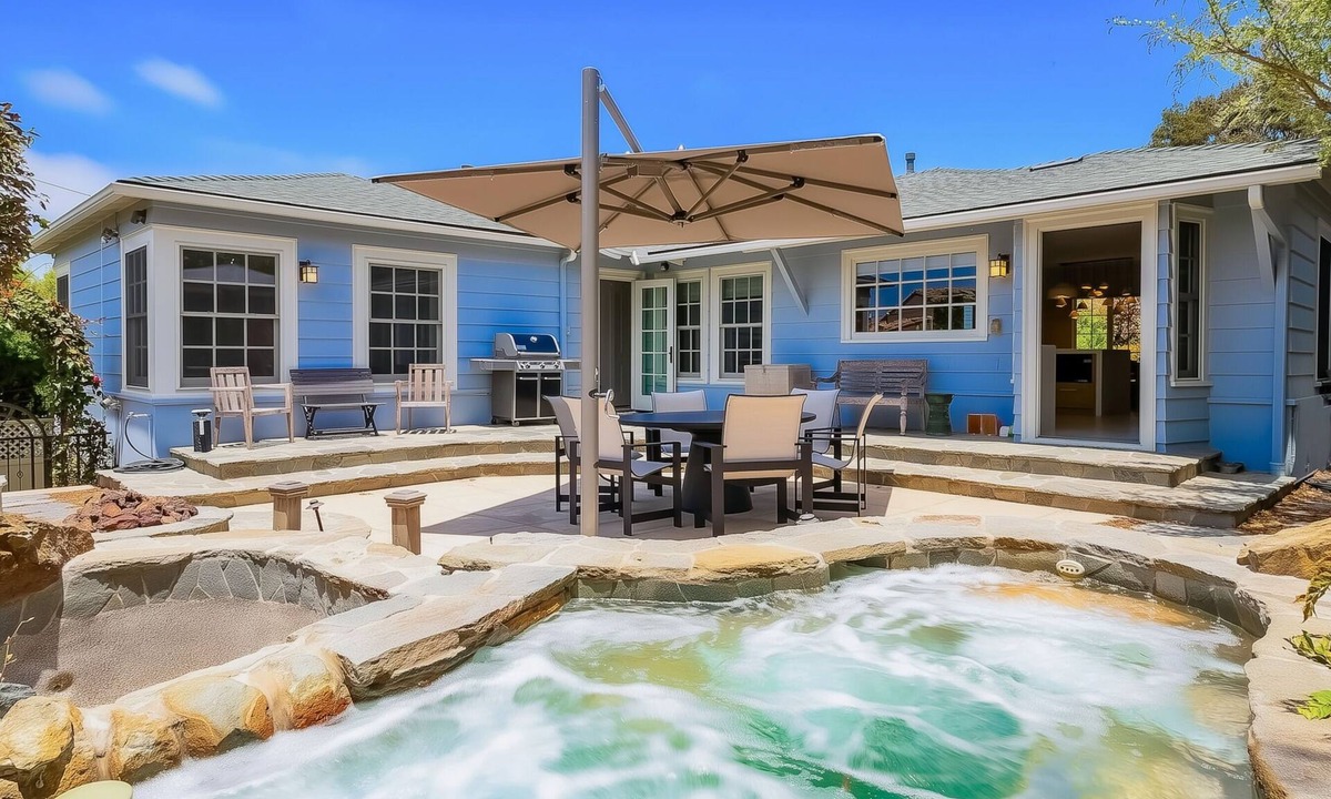La Jolla Shores House | La Jolla Shores Perfection | Hot Tub, Fence Yard, AC & Grill