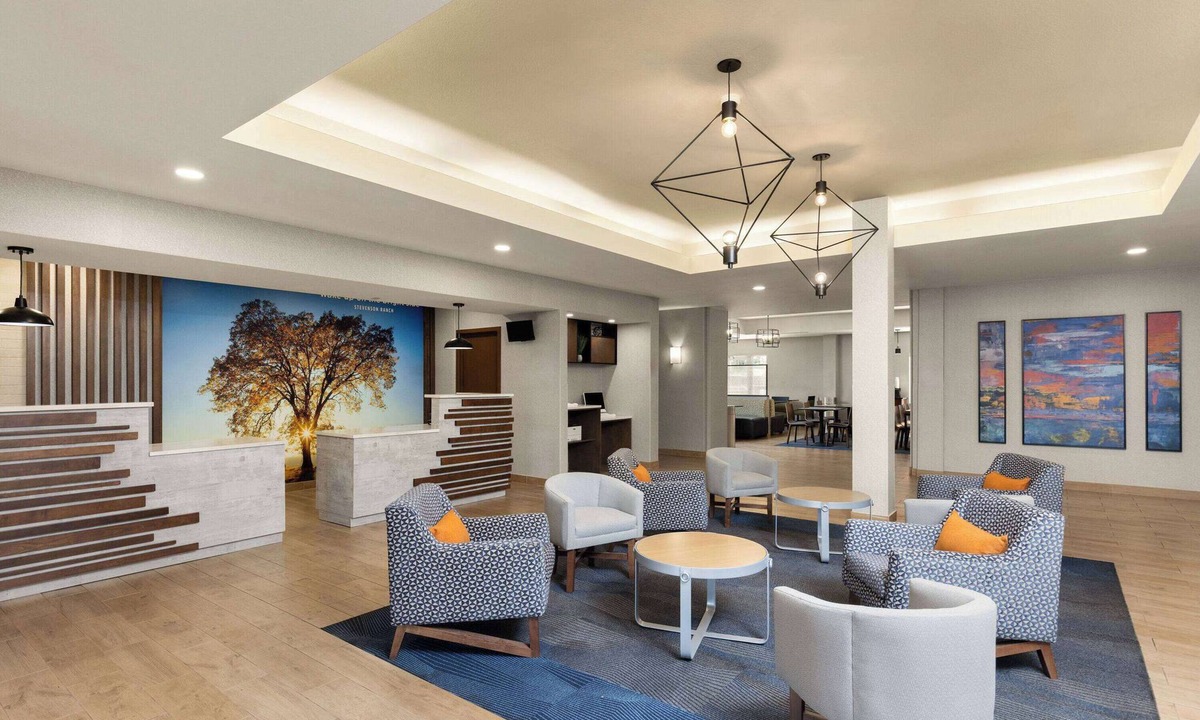 Stevenson Ranch Hotel | La Quinta Inn & Suites by Wyndham Santa Clarita - Valencia