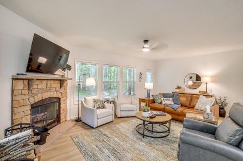 Canadian Lakes House | Lake Access, Pools & More: 1 Mi to The Highlands