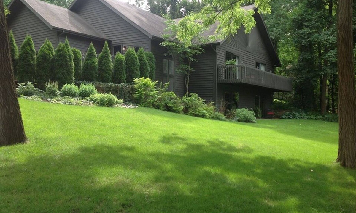 South Bend House | Lake views within walking distance to Notre Dame!