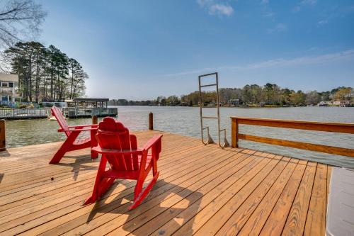 New London House | Lakefront New London Home: Dock, Fire Pit + Views!