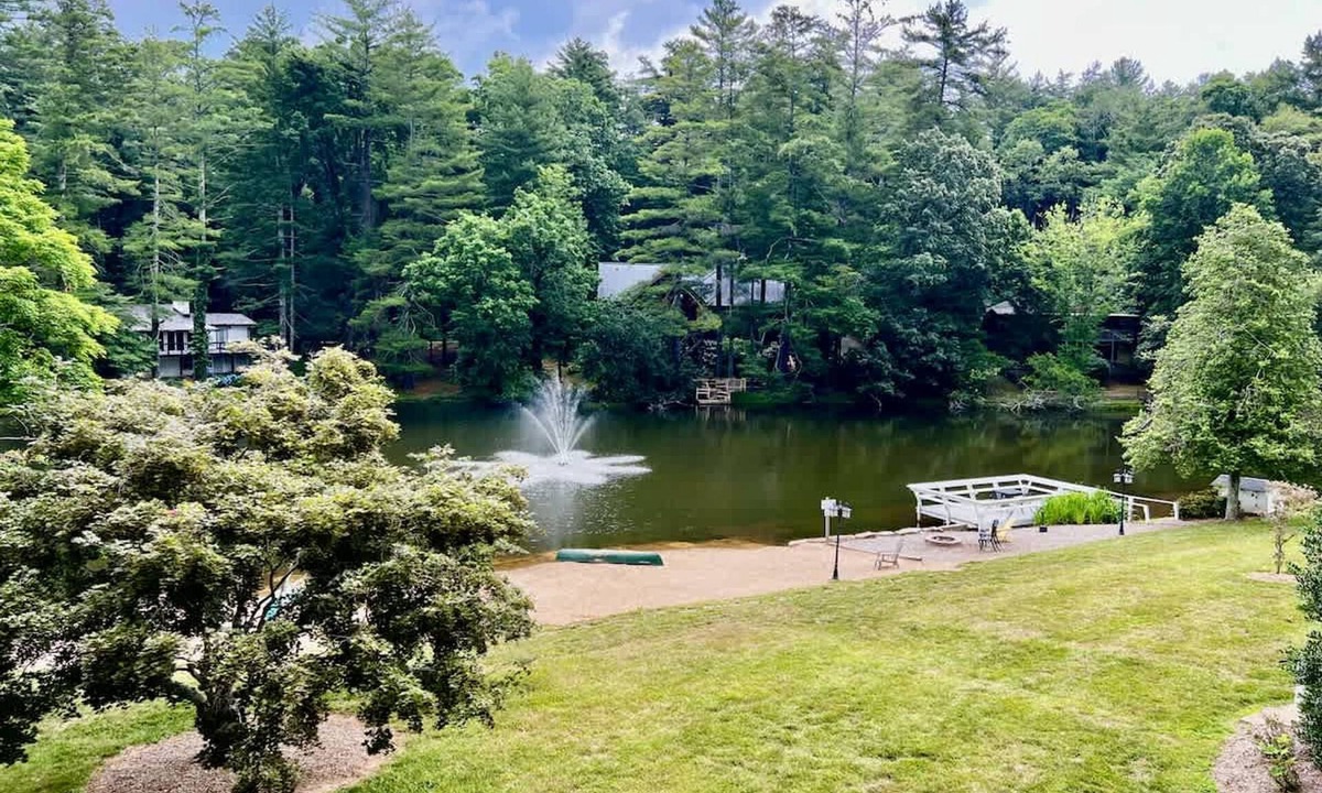 Flat Rock Apartment | Lakeview 1BR Condo w Deck Walk to Village