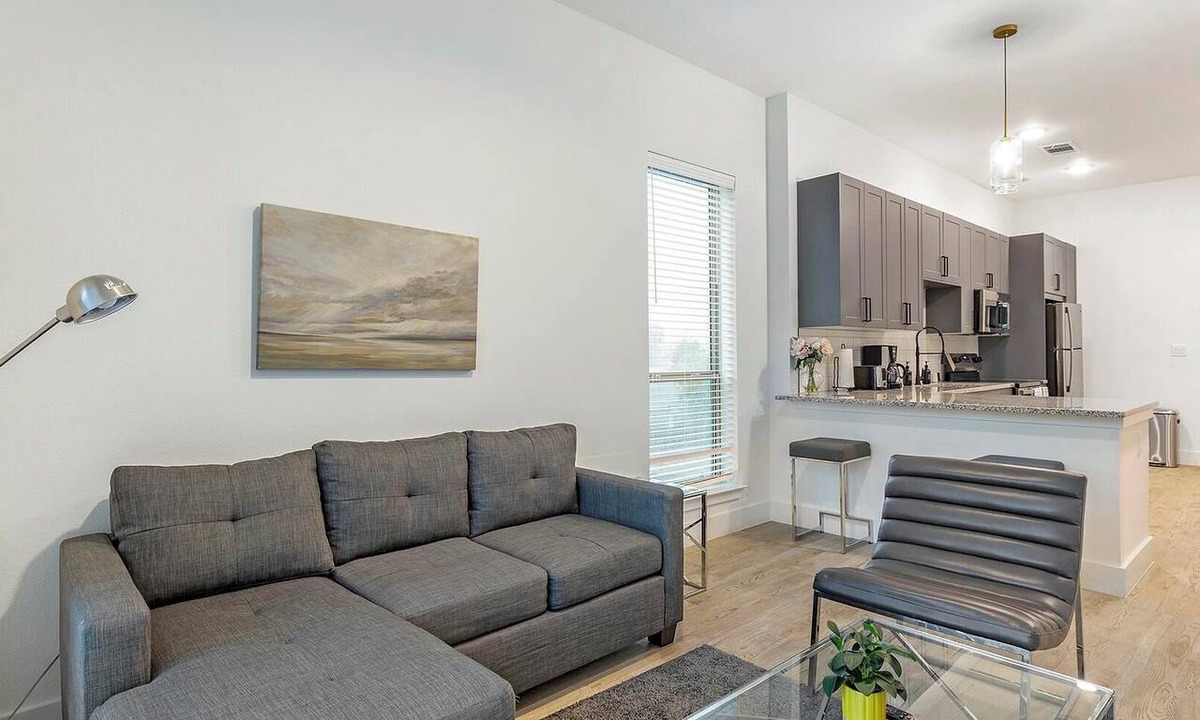 Denton Apartment | Landing | Modern 1BD, Gym, Pool