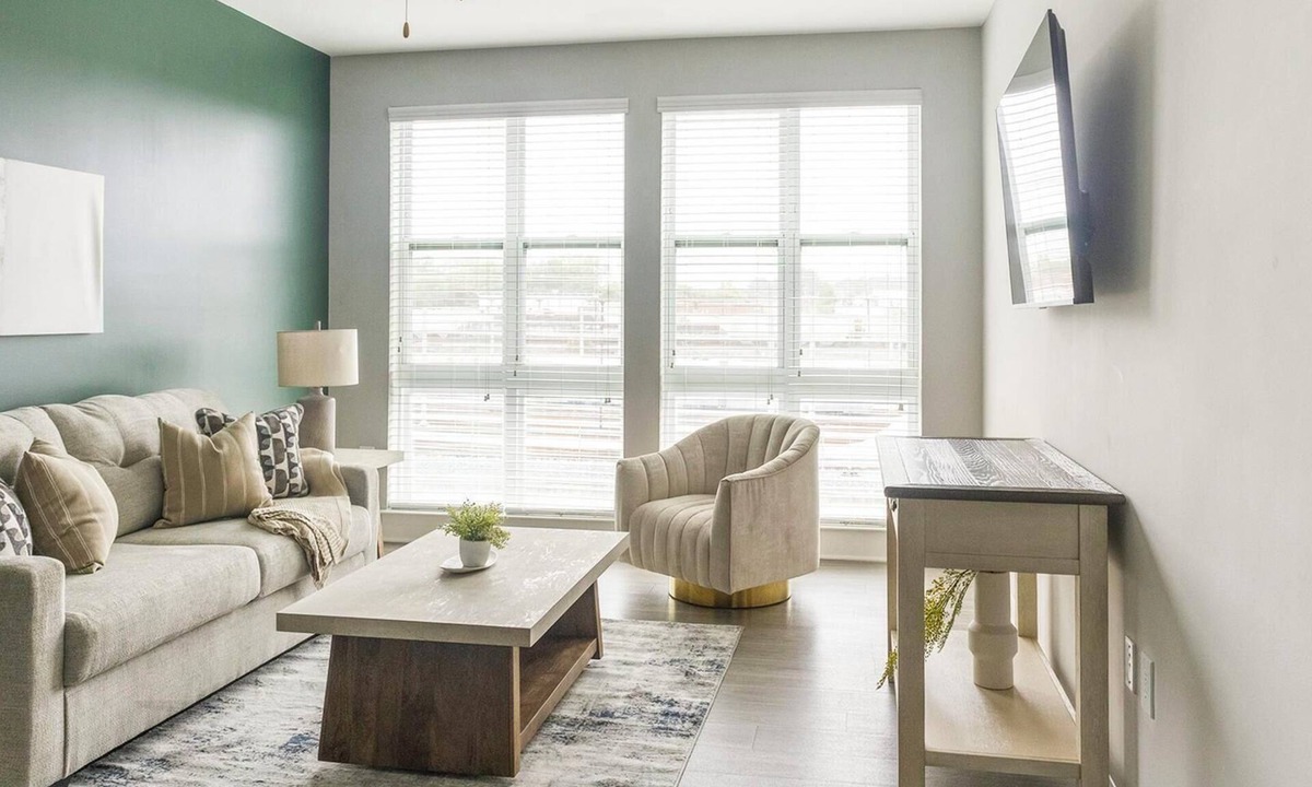 Optimist Park Apartment | Landing | Spectacular 1BD, Gym