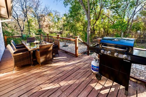 Hancock House | Large Deck, Rec Room! 2-Unit ATX Retreat By Campus