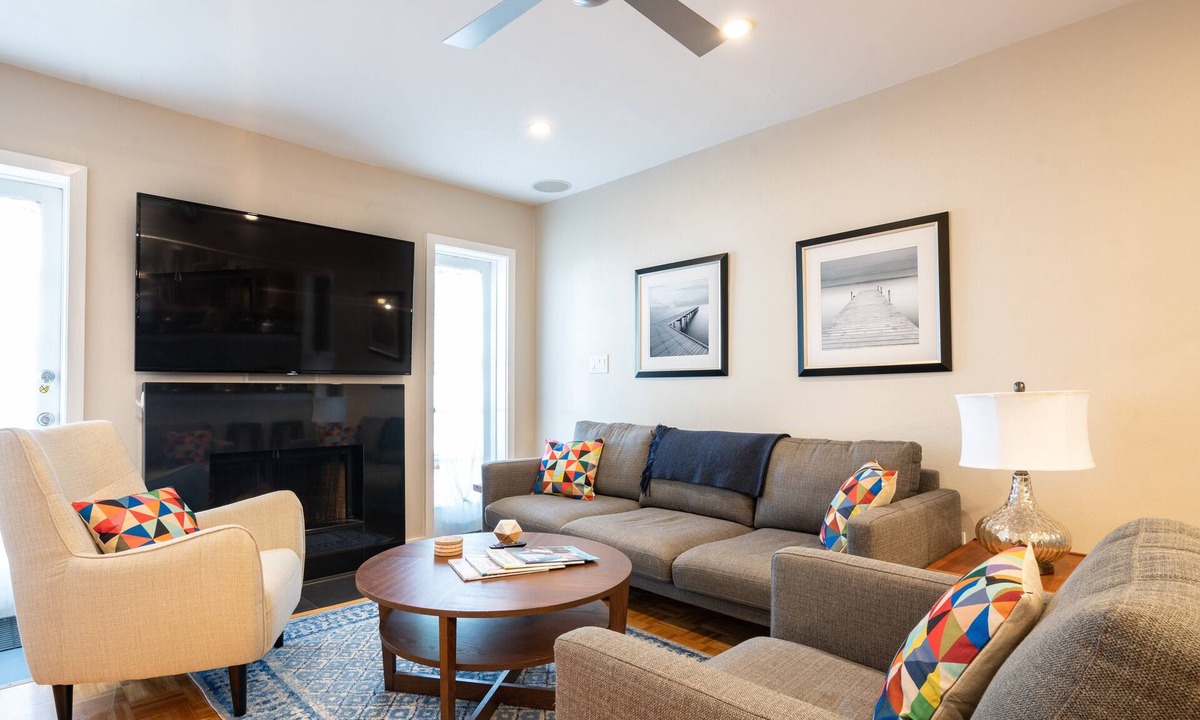 Bayshore Gardens Condo | Location! 1 Block from Bayshore/SOHO/Hyde Park