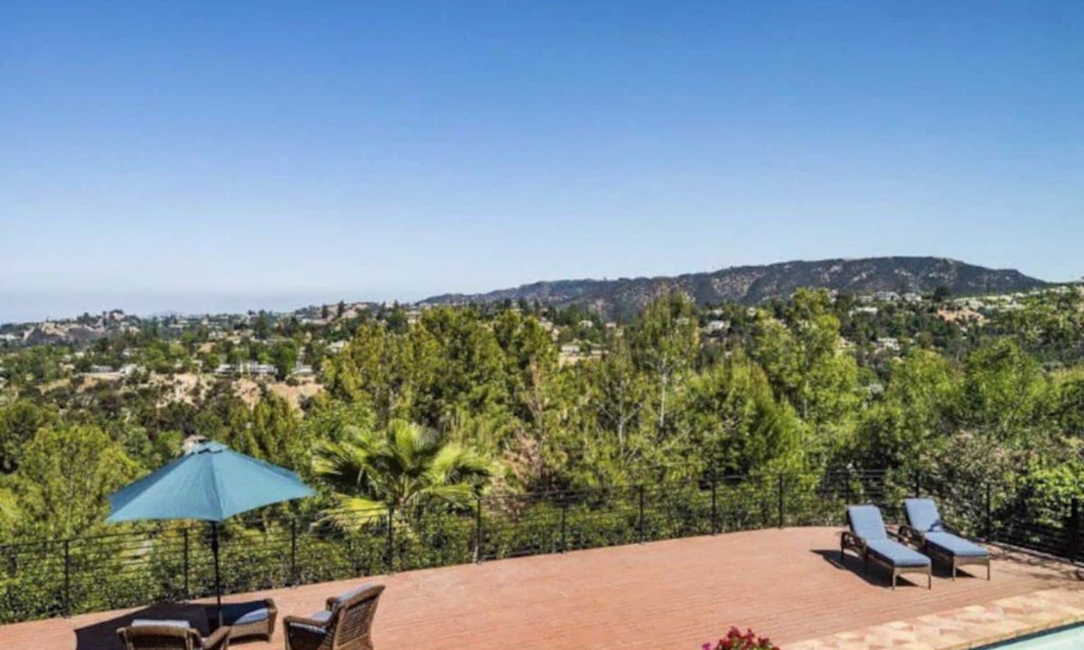 Tarzana House | Los Angeles CA ,Entire house,amazing view,big pool