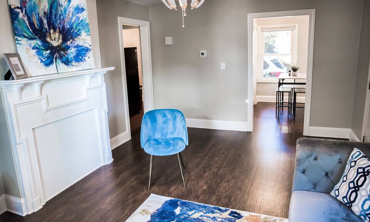 Enderly Park House | Lovely 2BR - 7 min from uptown & 5 min from the airport