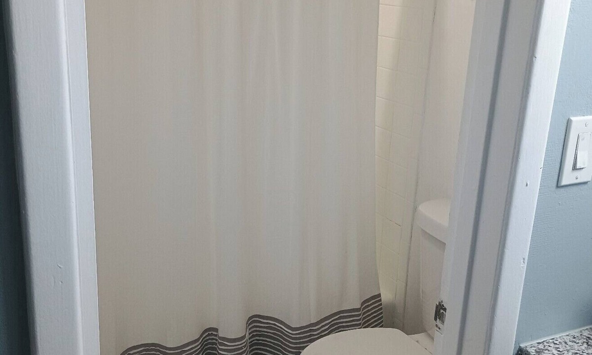 Sheffield Park Apartment | Lux Mins 2 Atrium & Novant Health. Close to CLT Airport