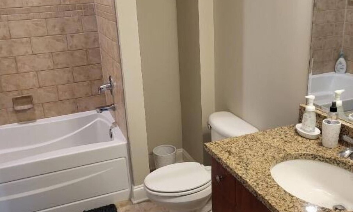 Third Ward Condo | LUXE 2-Bedroom condo w/balcony and pool at center of city