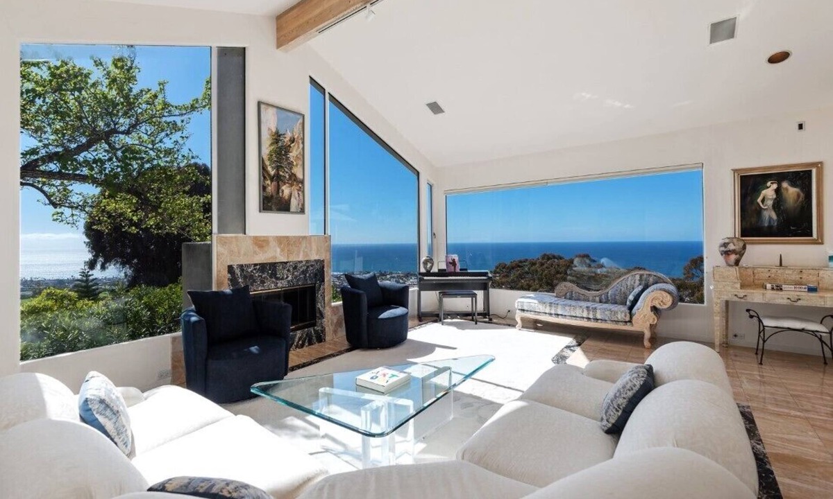 Country Club House | Luxe Sunset Villa w/Oceanview, Pool & Hot Tub, Terrace & Art Studio in La Jolla