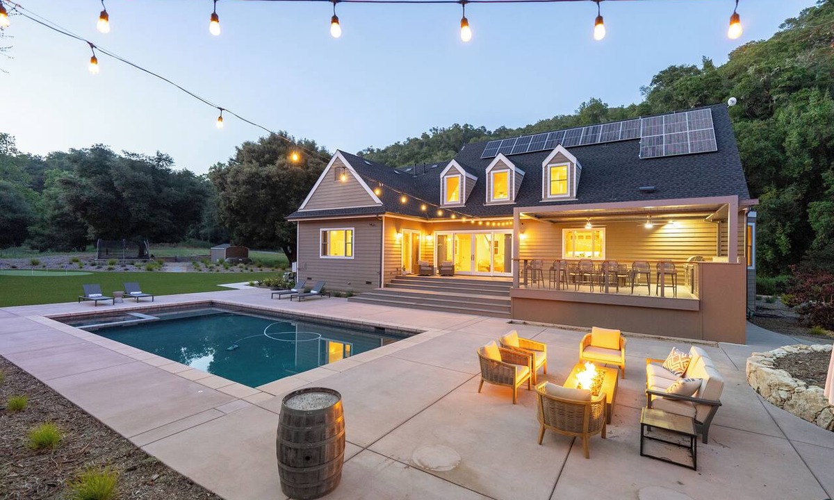 Templeton House | Luxe Westside 5BR/3.5BA w/Pool, Hot Tub, FirePit, Movie Room & more.