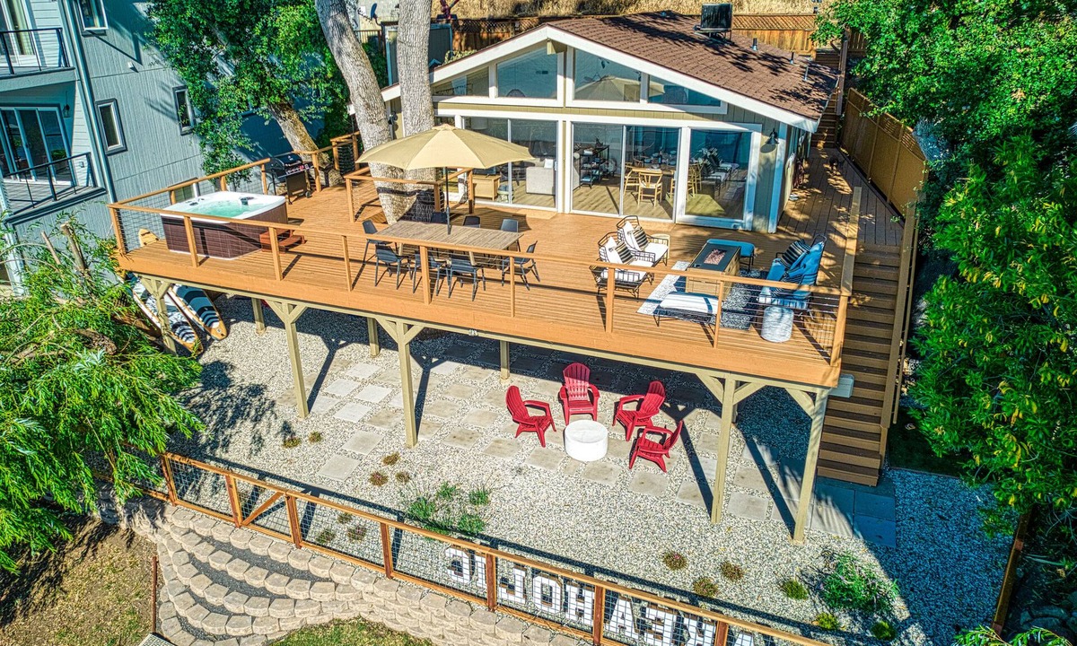 Lower Lake House | Luxurious lakefront with views, deck, spa & your private dock