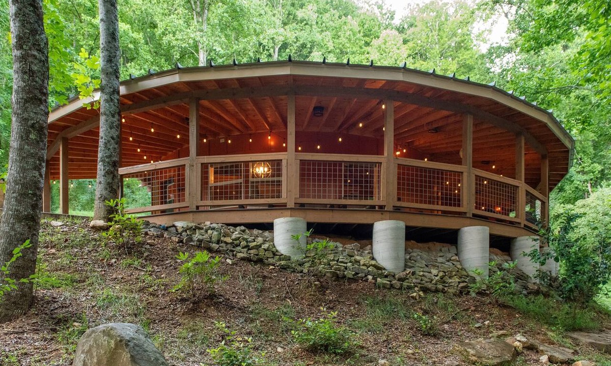 Cherokee Cabin | Luxury 2BD 2BA Yurt, Hot Tub, Firepit in Deep Creek Smoky Mountain Natl Park