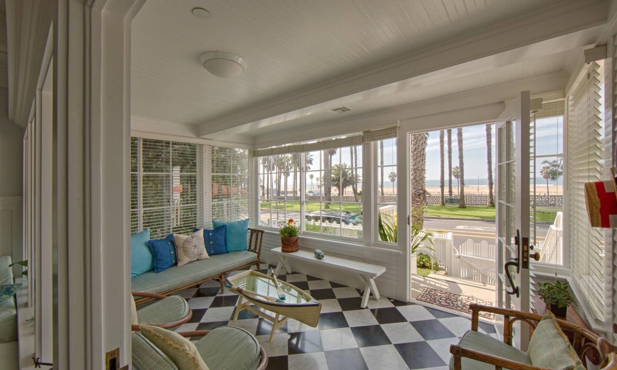 Ocean Park Bed & Breakfast | Luxury 4-Bedroom, 4-Bath Family Vacation Home on Ocean Ave., Pacific Ocean view